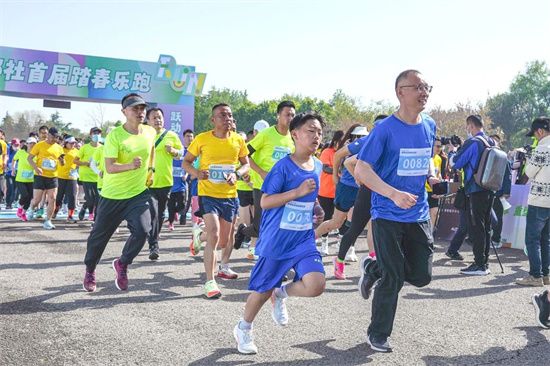 2023年4月16日上午，德鄰社首屆踏春樂跑在美麗的正直公園歡樂開跑。