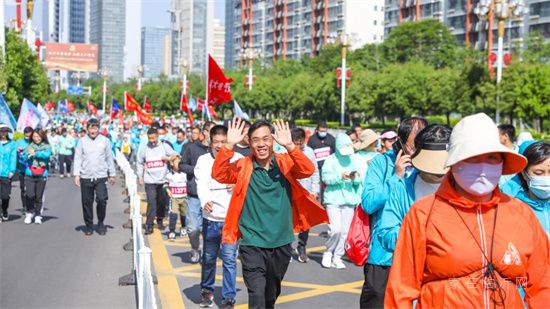 臨沂市第十三屆全民健身運動會開幕式暨“房源集團杯”第七屆萬人健步行活動圓滿舉